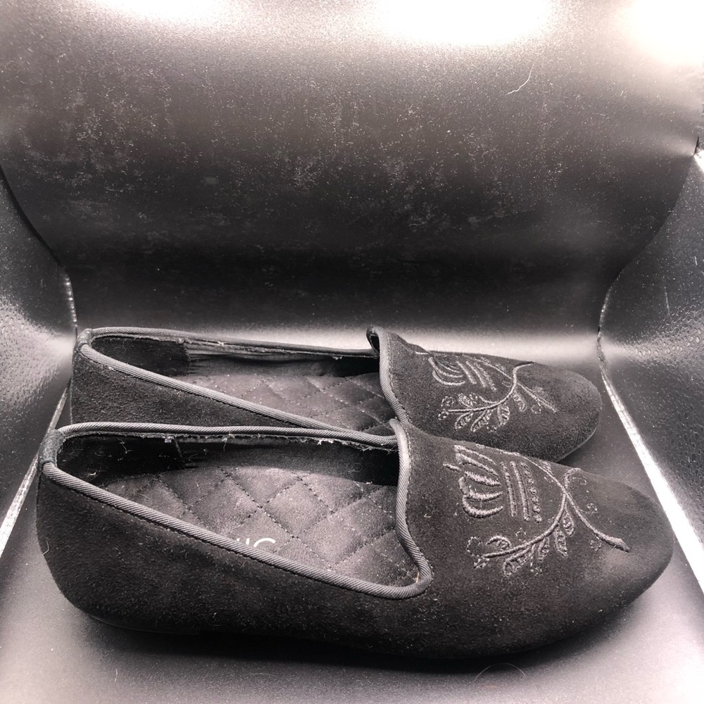 vionic black flats